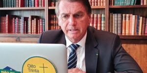 Bolsonaro diz que a variante Ômicron pode sinalizar o fim da pandemia