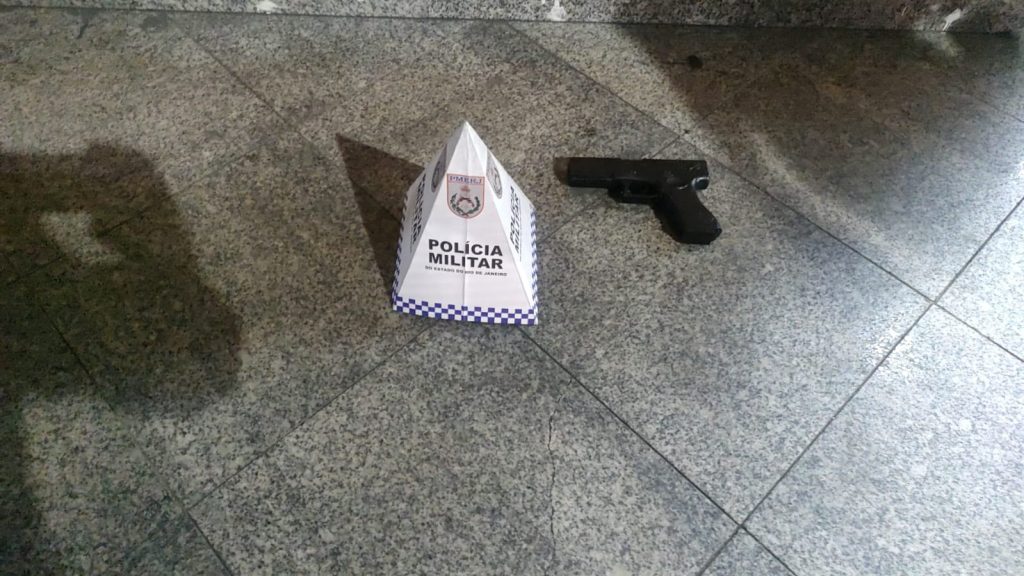 Quatro criminosos são presos após perseguição na Avenida Brasil 25 G xlgkgWAAA1hmU