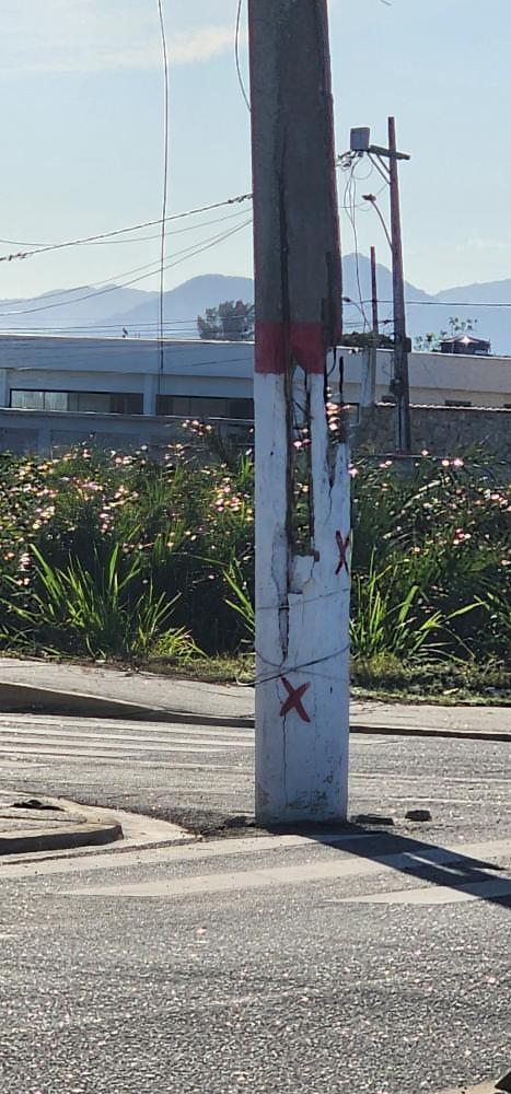 Poste danificado preocupa moradores de Itaipuaçu após tragédia em Maricá 25 POSTE MARICA 2