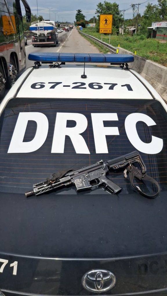 'Bang-bang' termina com bandido baleado no Jardim Catarina, em São Gonçalo 25 fuzil