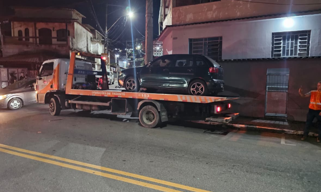 Prefeitura retira carros abandonados das ruas em Niterói