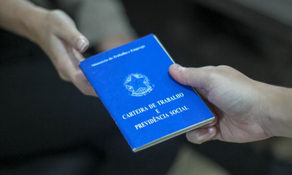 Mais de 2 mil vagas de emprego e estágio no Rio