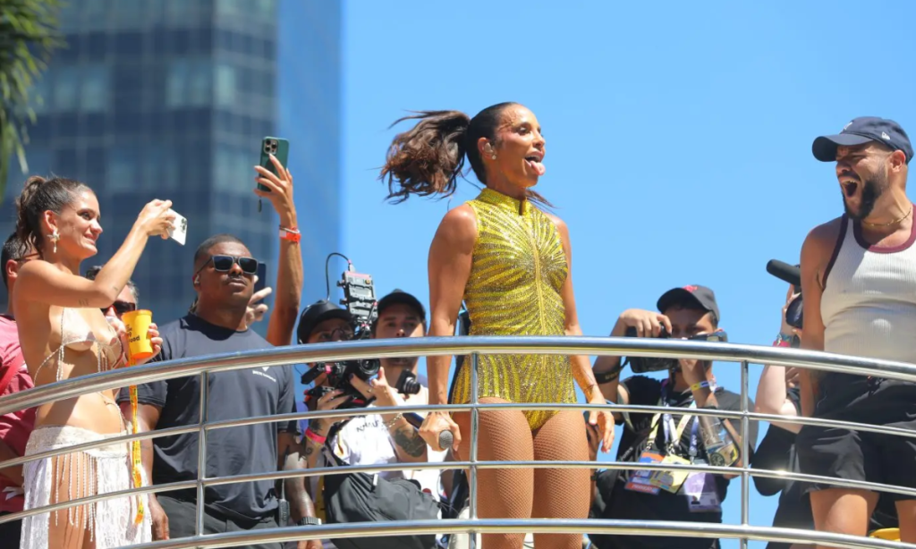 Ivete se apresenta seu bloco de carnaval pela primeira vez no Rio