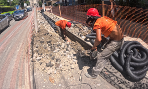 Obras avançam e interditam trecho de rua no Centro de Niterói