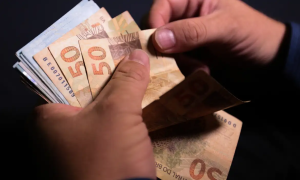 Renda das famílias brasileiras aumentam