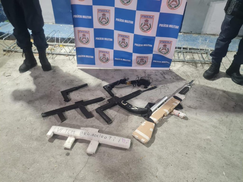 Mais de 30 armas falsas são apreendidas pela polícia durante o carnaval em Niterói 25 WhatsApp Image 2026 02 16 at 07.41.40 1