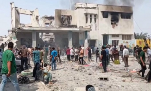 Bombardeio atinge escola e matam 85 alunas durante ofensiva