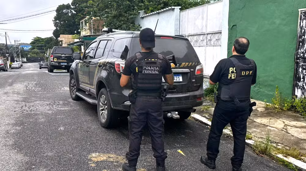 Ação conjunta com o MPRJ cumpre 23 mandados e determina bloqueio de ativos e indisponibilidade de bens na capital e em Nova Iguaçu.