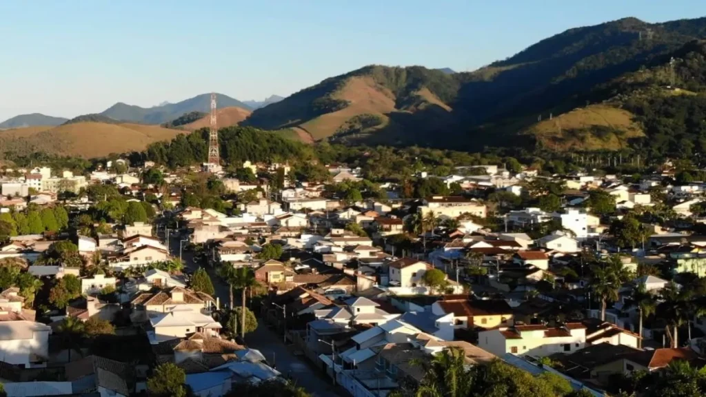 Hidrômetro marcando consumo de água em comércio com nova tarifa aplicada