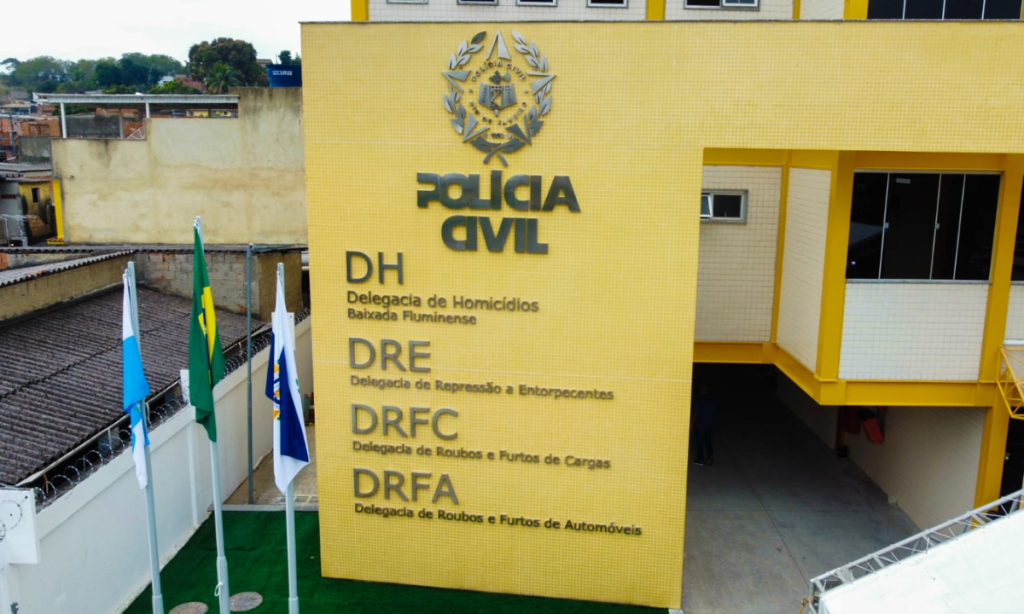 Polícia prende dono de mercearia por vender chocolate vencido com data adulterada
