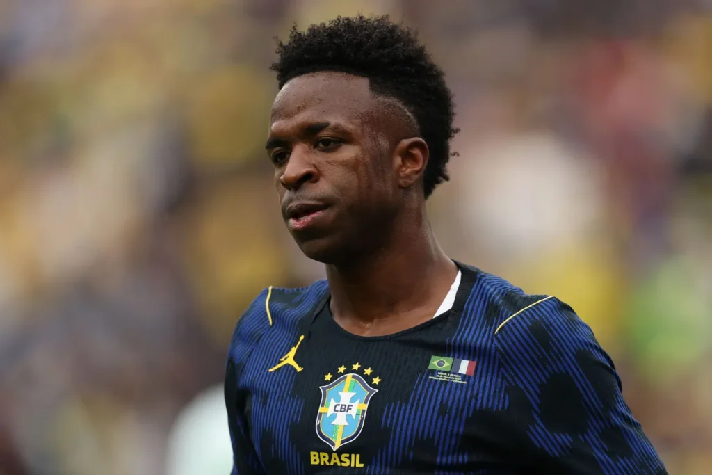 Vini jr joga mal e Brasil perde para a França