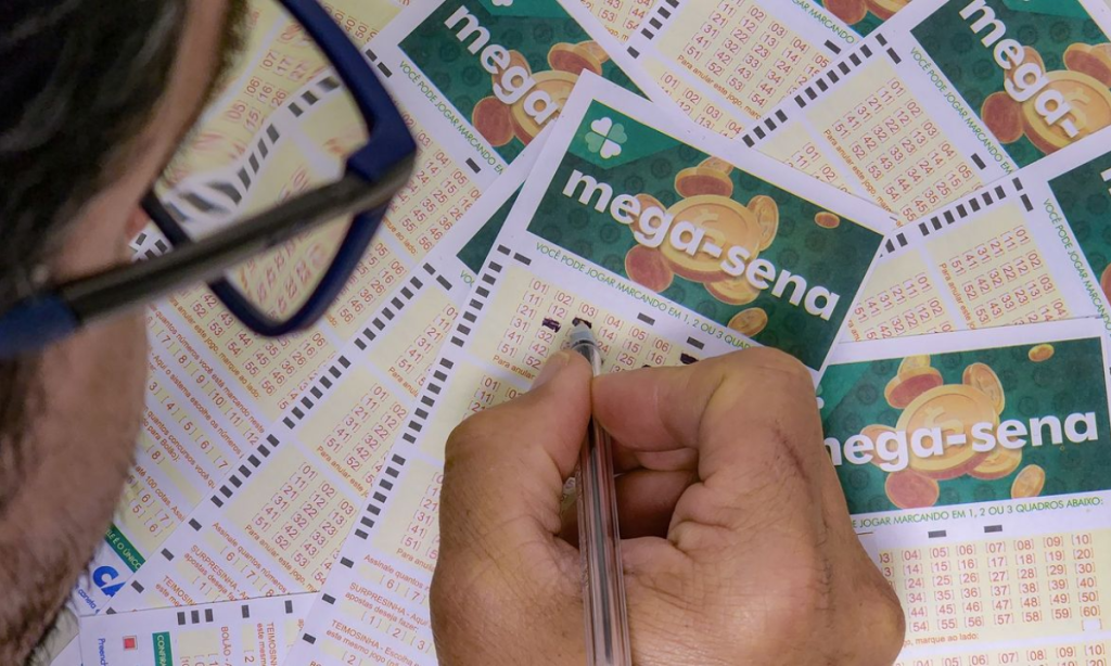 Apostas da Mega-Sena em lotérica, concurso 2.991, prêmio R$ 3,5 milhões