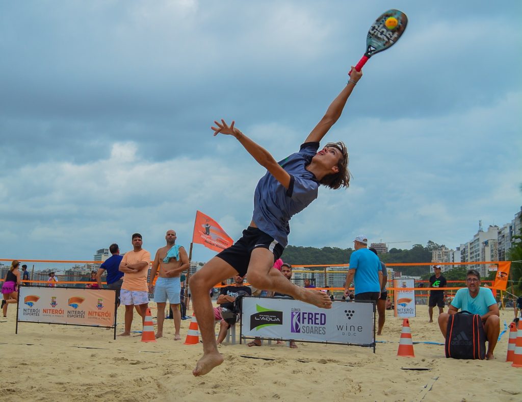 Atleta na Praia de Icaraí, em Niterói