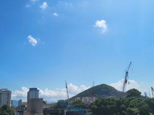 Previsão do tempo em Niterói: céu encoberto e chuva isolada durante a semana