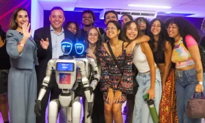 Prefeito de Ntierói, a secretaria de ciência e tecnologia, e estudantes