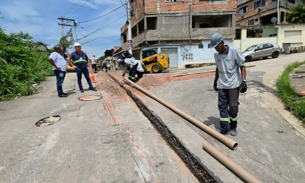 Obras ampliam abastecimento de água em comunidades de São Gonçalo 25 Rede de água é ampliada em Neves e Boa Vista para atender 3 mil moradores