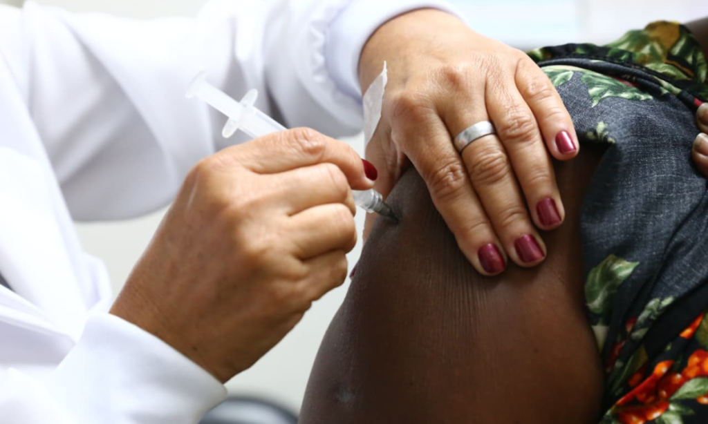 Vacinação contra gripe começa em Niterói com mobilização neste sábado