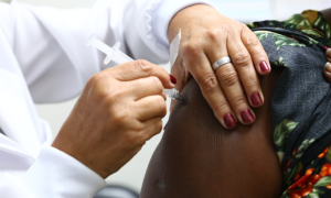 Vacinação contra gripe começa em Niterói com mobilização neste sábado