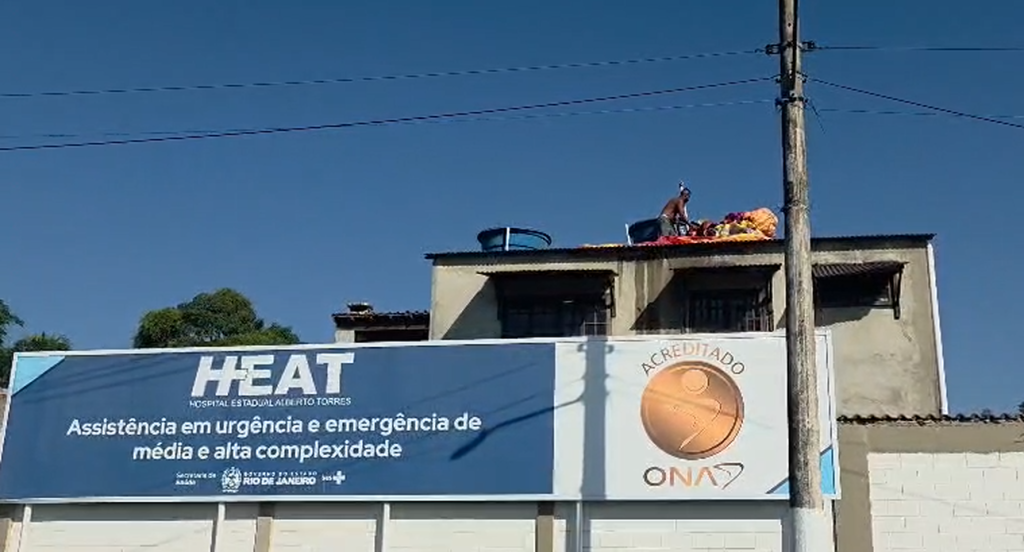 Balão cai em entrada de emergência de Hospital em São Gonçalo