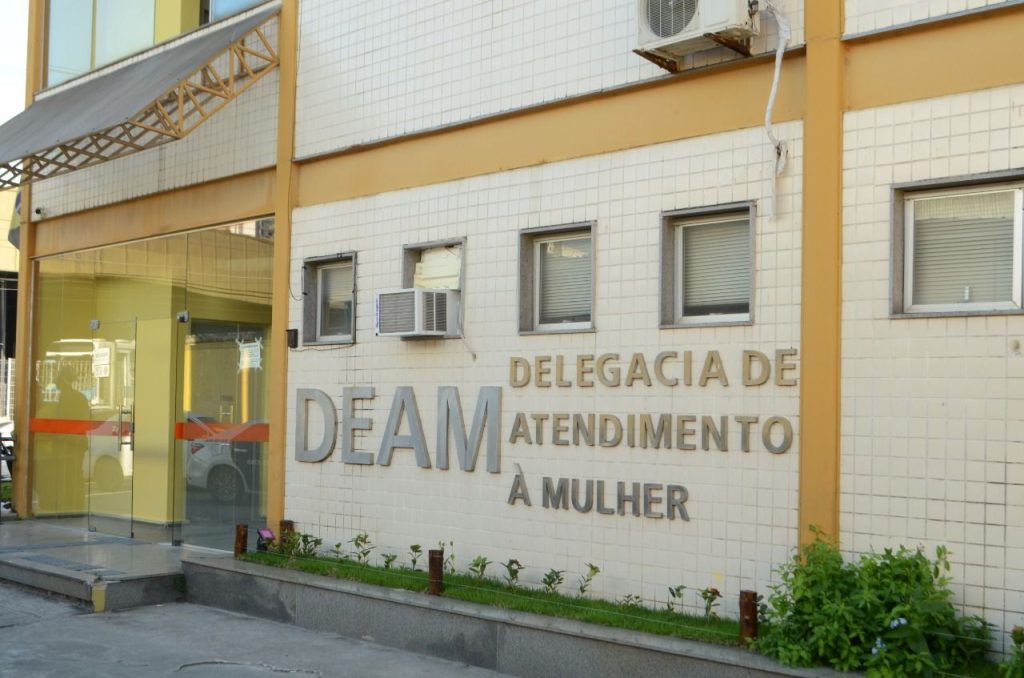 Homem foi preso pelos policiais civis do DEAM de Nova Iguaçu.