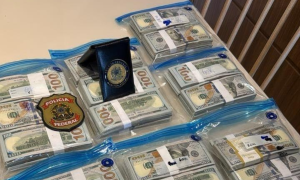 PF apreende dólares e reais em casa de auditor fiscal em Niterói