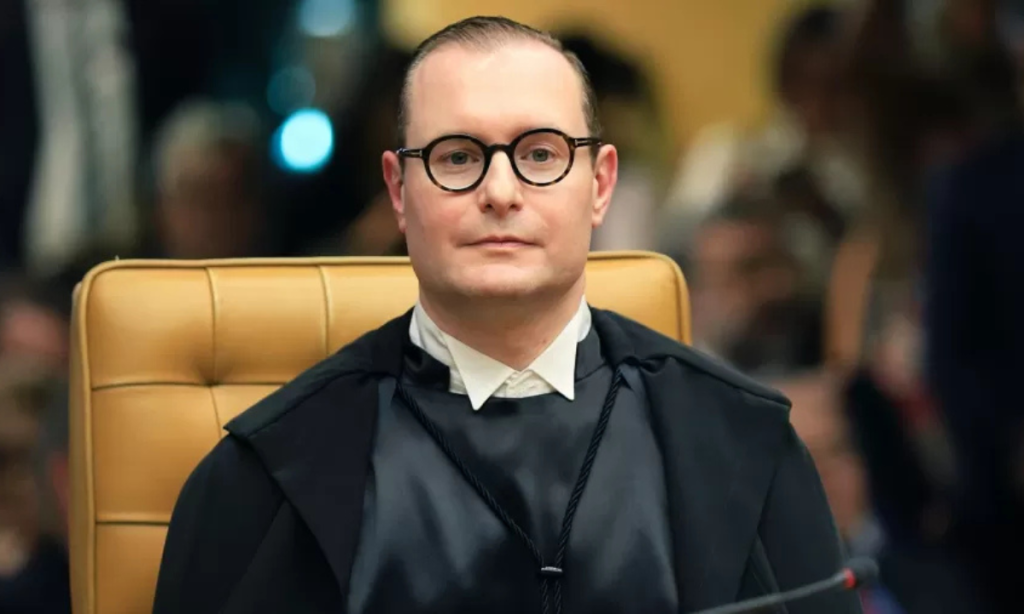 Zanin, do STF, recusa pedido da Alerj e mantém desembargador no Governo do Rio