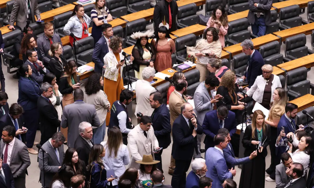 Câmara derruba veto ao PL da Dosimetria; questão segue para o Senado