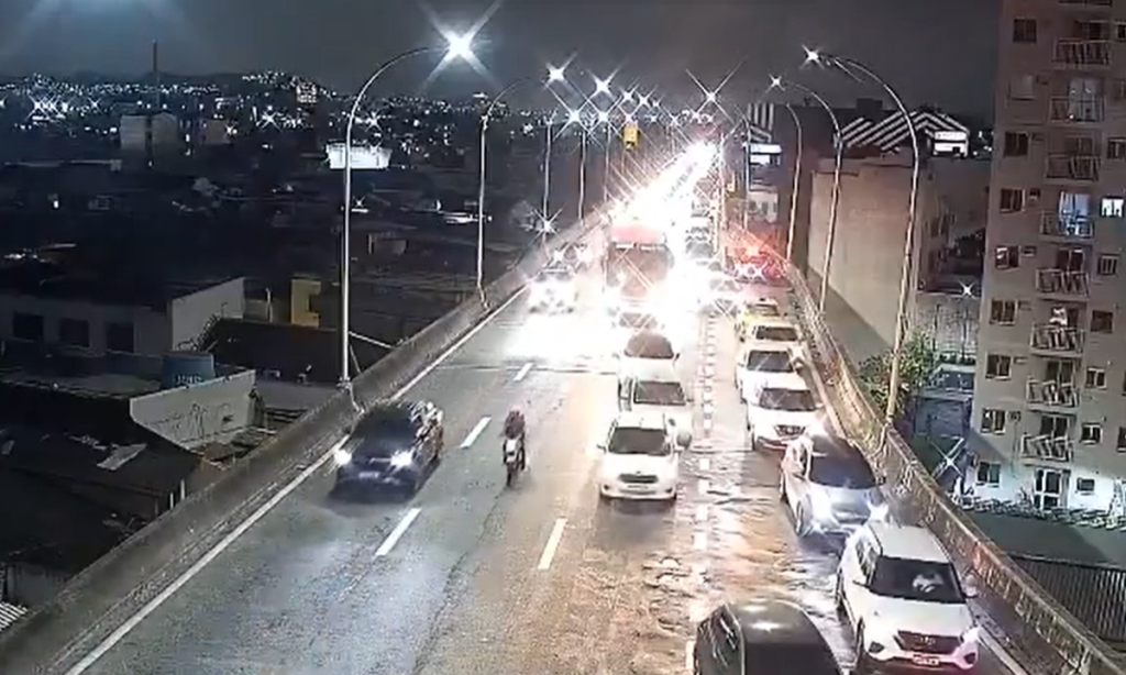 Acidente atrapalha o trânsito na Ponte Rio-Niterói