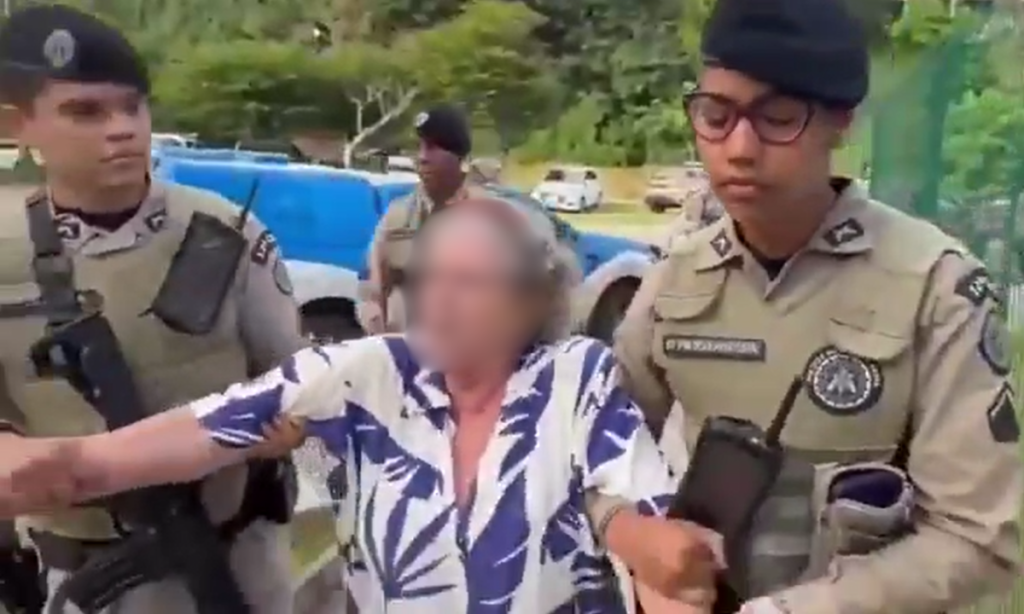 Idosa de 74 anos é presa após declarações racistas a PM na Bahia