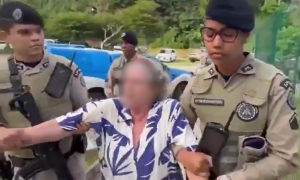Idosa de 74 anos é presa após declarações racistas a PM na Bahia