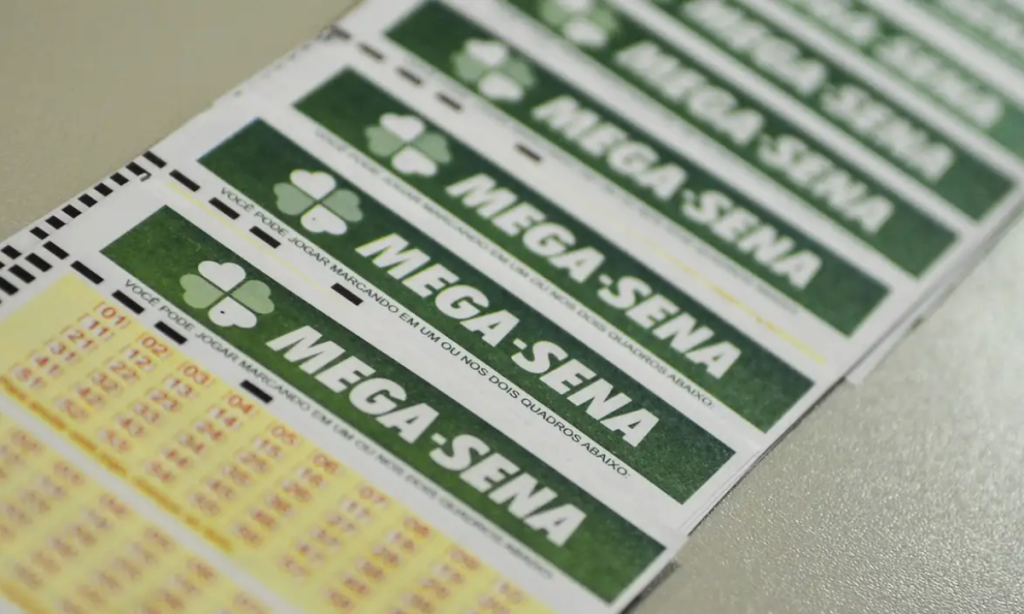 Mega-Sena acumulou em R$ 62 milhões após ninguém acertar as seis dezenas do concurso 3.034. Confira os números sorteados.