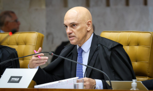 Moraes endurece regras e amplia bloqueio de drones em área de Bolsonaro