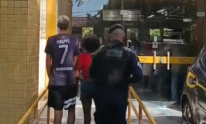 Dupla tenta fugir e é detida com drogas em Niterói