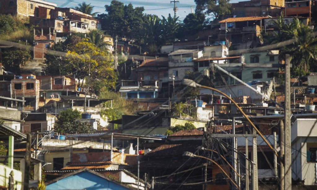 Dupla armada é presa ao atacar policiais na comunidade Nova Brasília (imagem), em Niterói