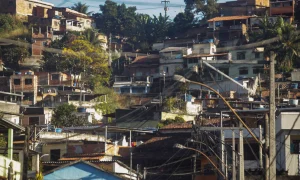 Dupla armada é presa ao atacar policiais na comunidade Nova Brasília (imagem), em Niterói