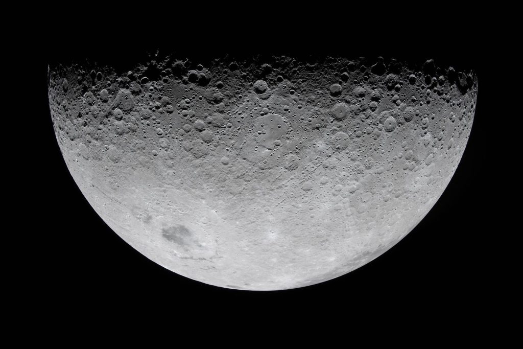 Astronauta mostra como Planeta Terra brilha no espaço 25 Astronautas da Artemis II registram a lua.