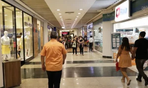 Queda no movimento em shoppings