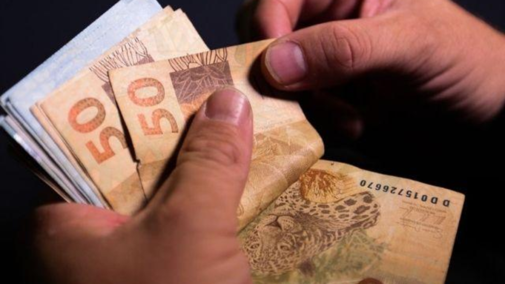 Salário mínimo pode chegar a R$ 1.741 em 2027