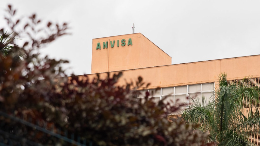 Anvisa suspende lotes de corticoide e remédios para colesterol