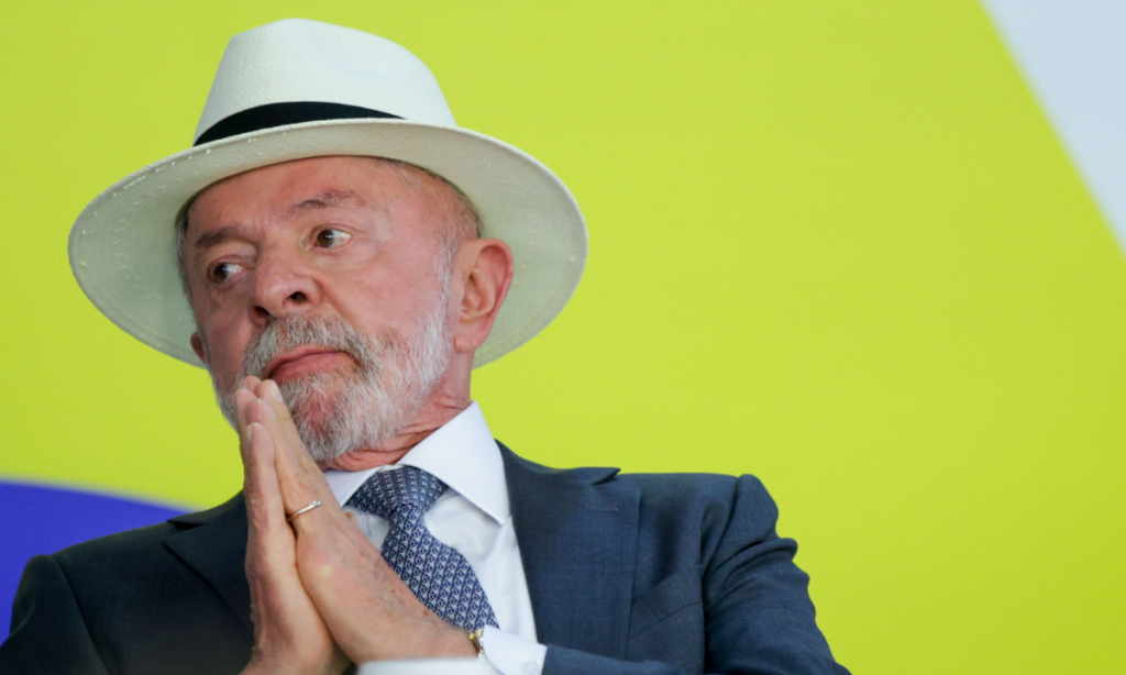 Lula veta projeto de lei que reconhecia estágio como experiência profissional