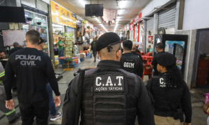 Peixaria é interditada no Centro de Niterói