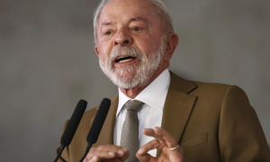 Lula assina MP e coloca fim na 'taxa das blusinhas'