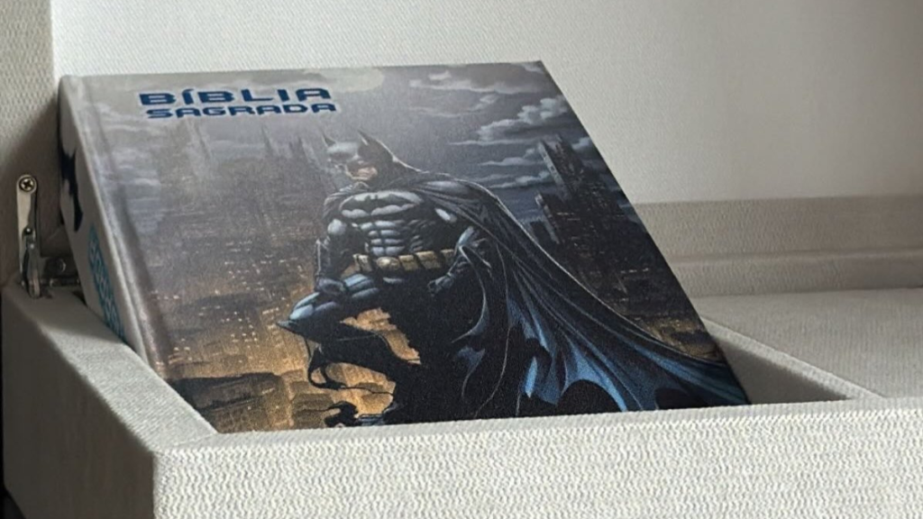 Neymar compartilha Provérbio com a Bíblia do Batman