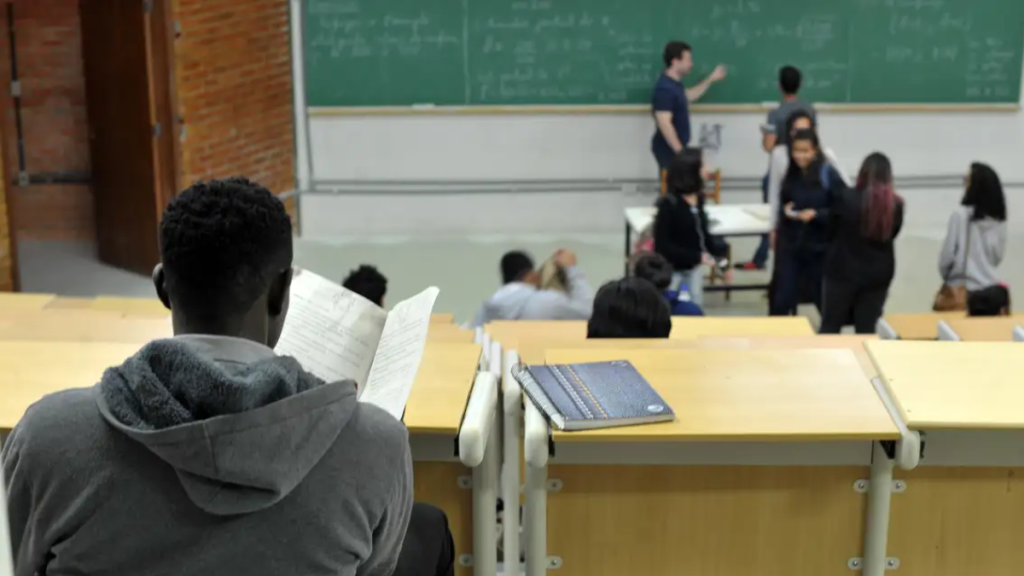 Estudante da Unirio pagará multa por ocupar vaga de cota racial