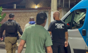 Polícia prende 5 flanelinhas em São Francisco, Niterói
