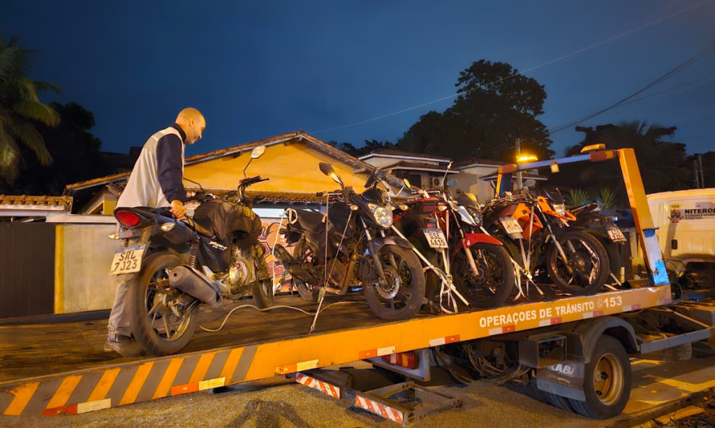 Mais de 10 motos barulhentas apreendidas em Niterói