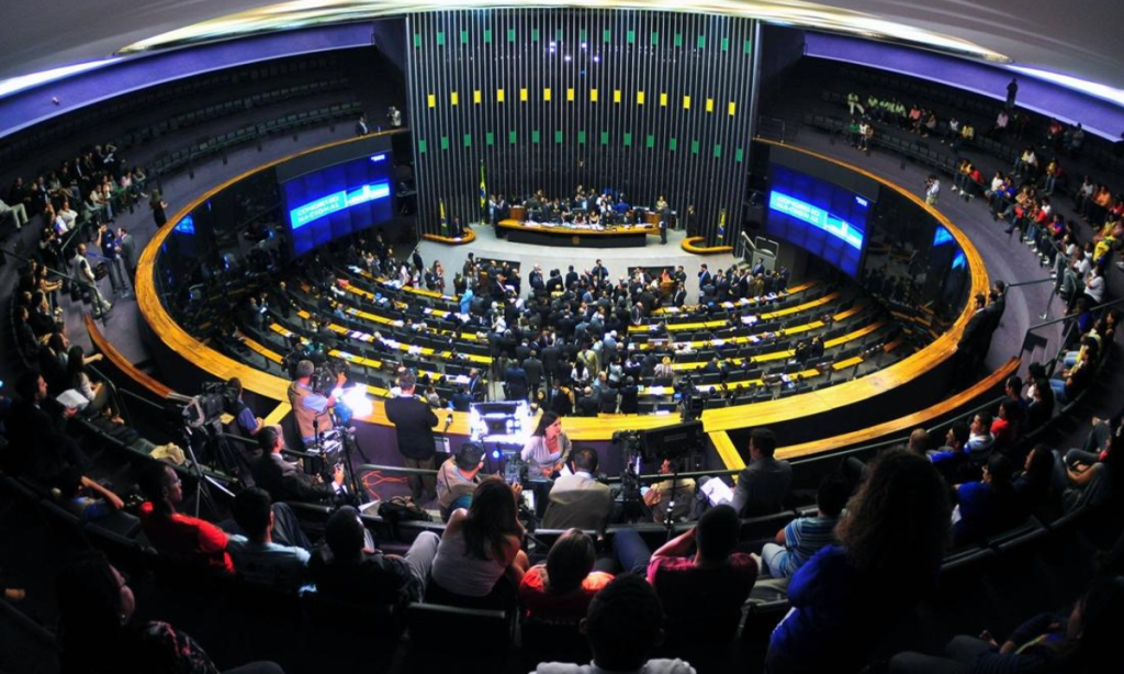 Câmara aprova PEC do fim da escala 6x1; proposta segue para o senado
