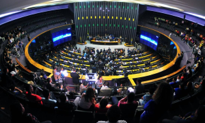 Câmara aprova PEC do fim da escala 6x1; proposta segue para o senado