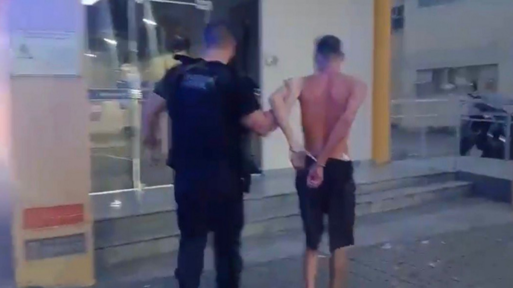 Homem é preso após matar a irmã durante discussão na Baixada