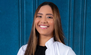 Fisioterapeuta de Niterói que descobriu tumor durante parto do filho morre aos 27 anos